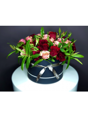 Pink rose and red roses in hatbox